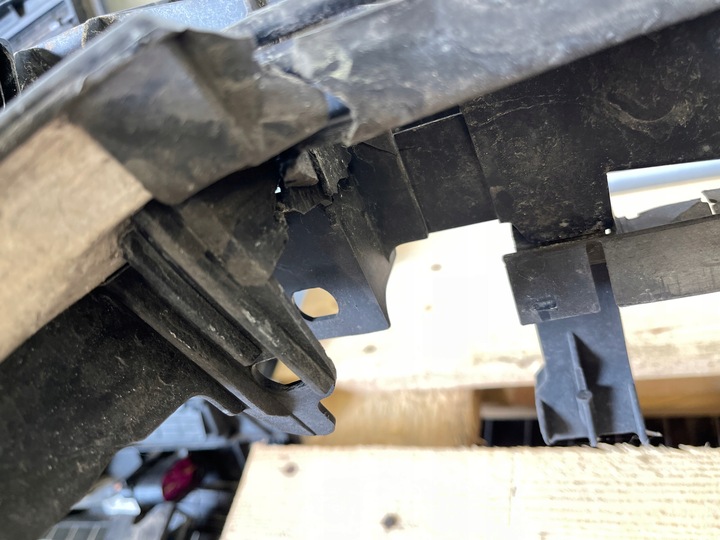 фото №15, Pas переднє балка зона замки audi a4 b9 8w0805594 8w0807133