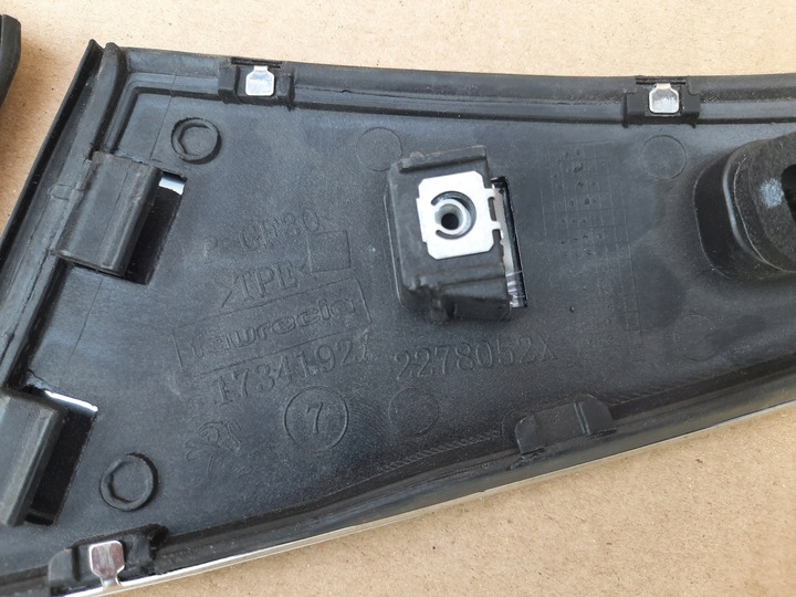 фото №5, Peugeot 3008 ii планка хром кришки зад ліва new oe!