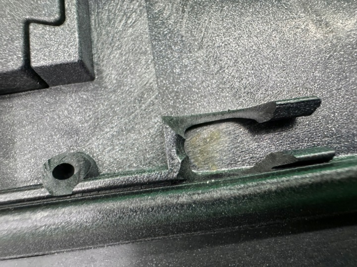 фото №11, Молдинг нижня двері правих задніх 4f0853970e audi a6 c6 04- лак: ly7h
