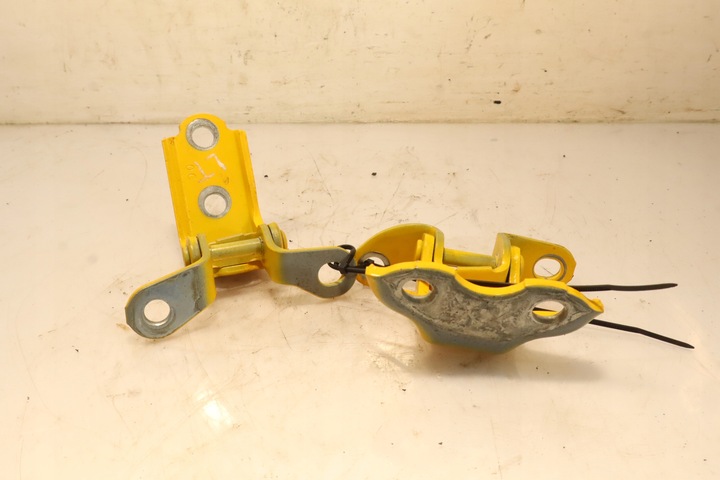 фото №1, Петля двері лівий зад lexus lbx 1.5 гібрид