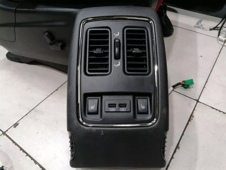 фото №7, Srt8 jeep grand cherokee wk2 mk4 seat srt interior tv монитор