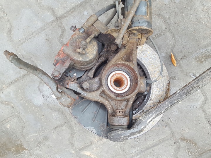 фото №6, Hyundai i40 1.7 crdi amortyzarot поворотный кулак левая