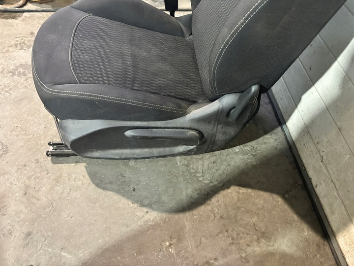 фото №8, Сиденья peugeot 208 правые перед