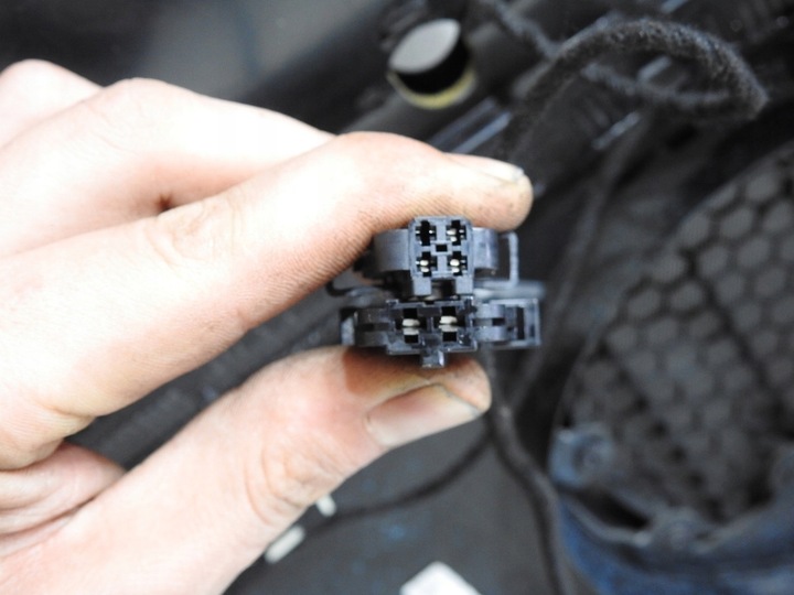 фото №6, Оббивка двері праві зад audi a4 b7 avant