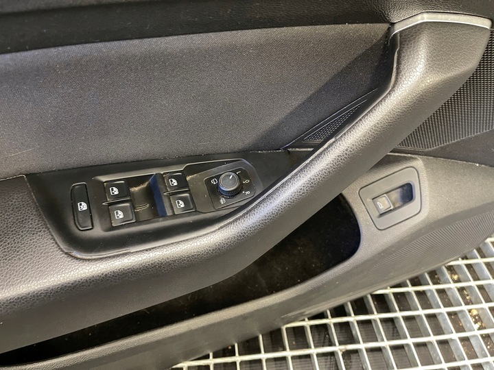 фото №11, Vw passat b8 універсал обшивки двері ролетка ролетки комплект європа