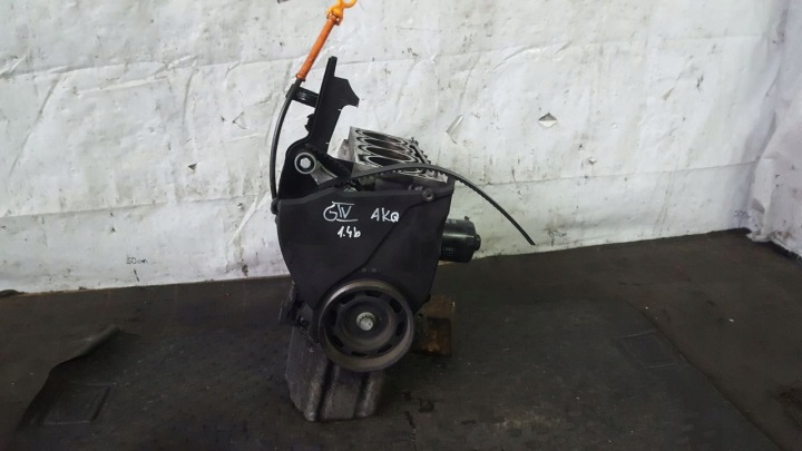 фото №6, Блок  двигуна vw golf iv 1,4 16v akq