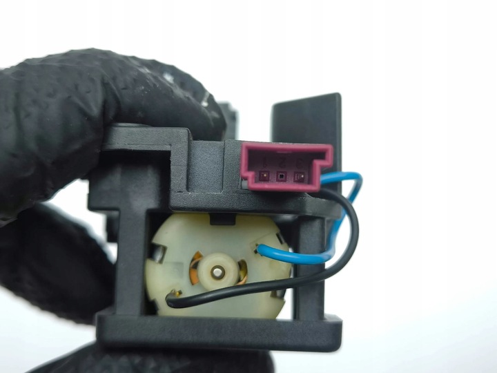 фото №7, Bmw 5 e60 e61 2006 правая сторона моторчик шторы стёкла задней