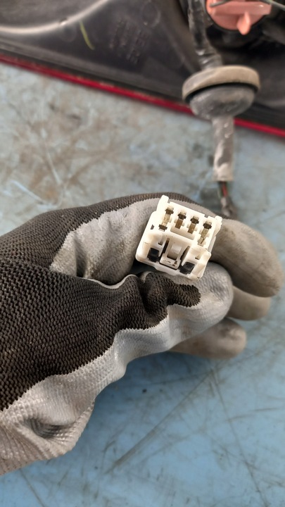 фото №11, Лампа ліва зад nissan note 1.4b 06r