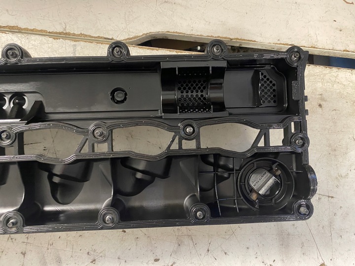 фото №9, Mercedes w204 2.2 cdi крышка клапанов a6510109203