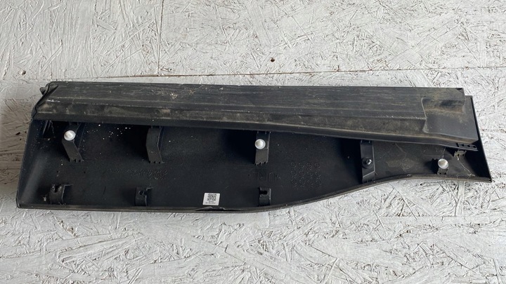 фото №4, Toyota corolla cross задняя левая планка дверь