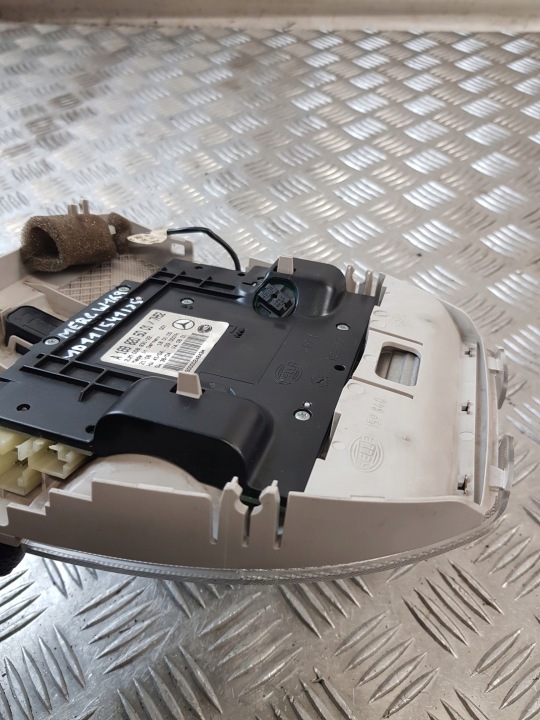 фото №11, Освещение внутренние кабины a1698205001 mercedes w169 04r-