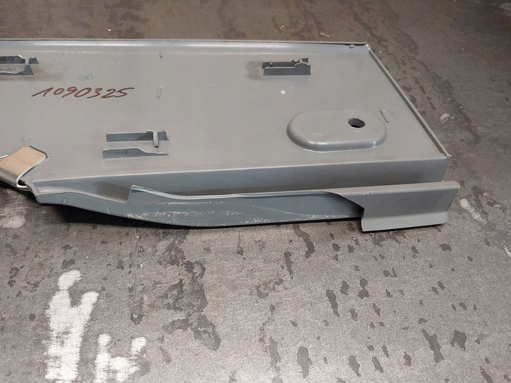 фото №5, Podnóżek audi tt mk1 8n1864777a