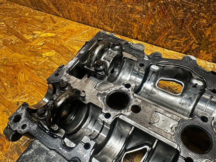 фото №8, Крышка клапанов master iii 2.3 dci 130c07155r