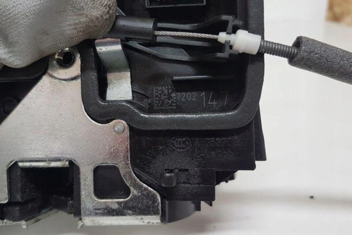 фото №7, Замок задніх лівих двері bmw 3 f30, f80 a053702 2.0l дизель 2014