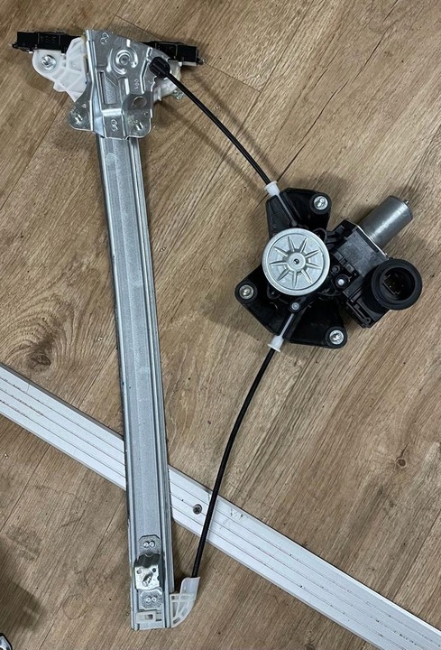 фото №1, Toyota yaris iv підйомник скло лівий перед