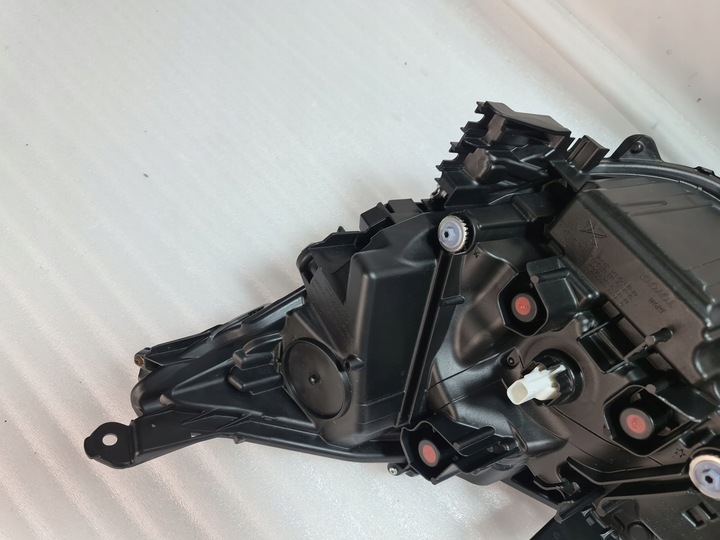 фото №11, Toyota bz4x полный led лампа левая правая перед