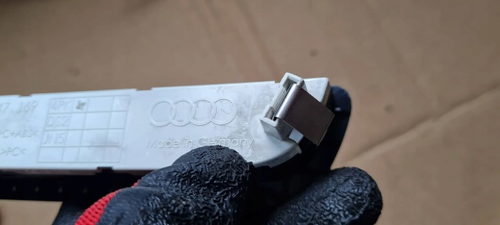 фото №2, Q7 4m ii лампа led штекер інтер'єру багажника зад ліва 4m0947169