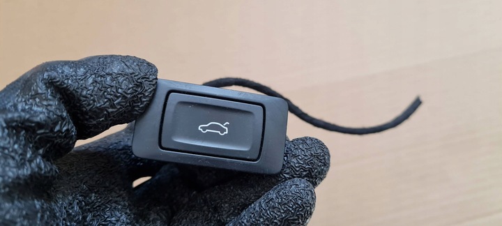 фото №1, A6 c8 4k кнопка открывания крышки багажника зад 4g0959831c sq7 4m q7 q8