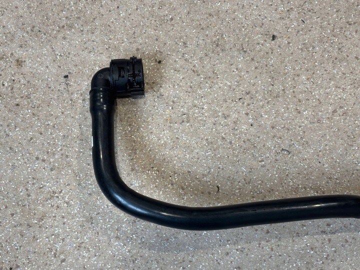 фото №7, Трубка  водяной турбокомпрессора bmw 5 g30 g31 g38 9430883