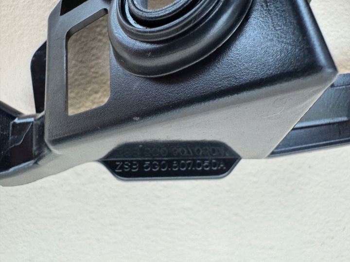 фото №8, Vw golf vii 7 12r- кронштейн   кріплення бампера праве перед 5g0807184
