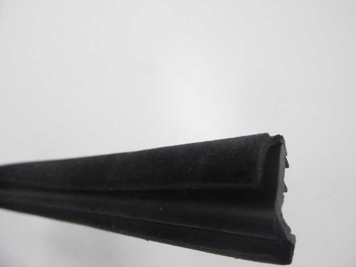 фото №7, Прокладка профілю скла двері задніх правих alfa romeo 156 оригінальний номер 60674635