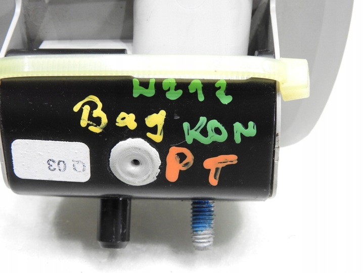 фото №7, Зачіп сітки багажника праві зад w212 універсал