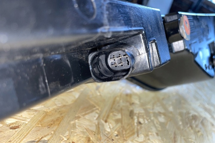 фото №14, Лампа задней крышки porsche cayenne 9y0/9y3 9y0945081q 3.0l бензин 324kw