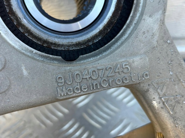 фото №7, Porsche taycan 4s поворотный кулак перед левая правая 9j0407246 9j0407245