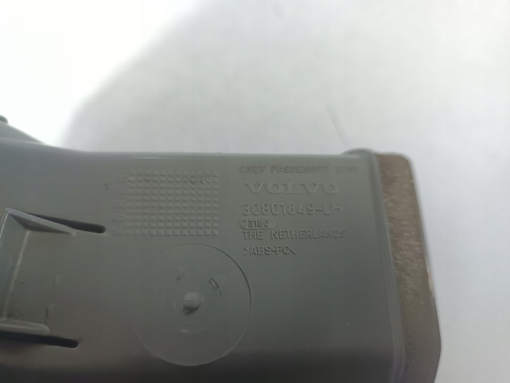 фото №5, Volvo s40 решётка воздуховод воздуха средняя оригинальный номер 30801849