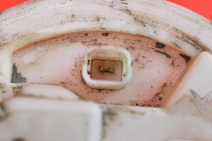 фото №8, Датчик уровня топлива 9674461380 peugeot 208 1 i 1.4 hdi 68 km 12-16