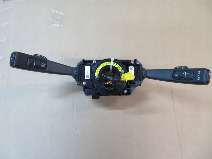 фото №1, Volvo v40 16- підкермові важелі стрічка перемикач комбінований