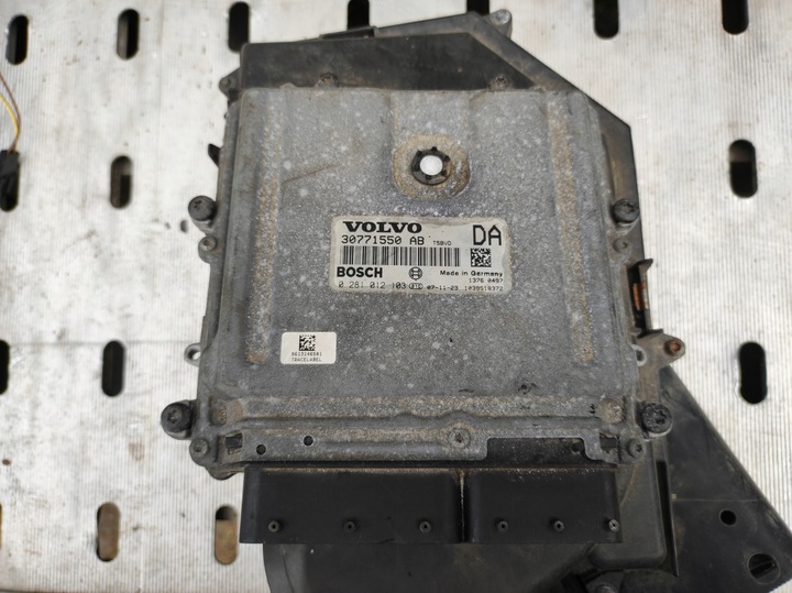 фото №1, Блок управления volvo 2.4 d5 0281012103 30771550 ab da