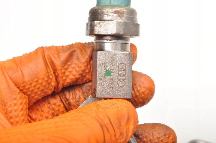 фото №6, Bentley bentayga audi q7 sq7 a8 4.0 tdi труба шланг масла 057145826f