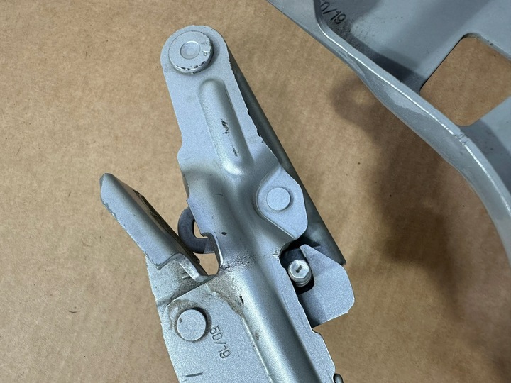 фото №9, Петля капота левый, крепление капота левая mercedes w177, cla w118,a1778801100