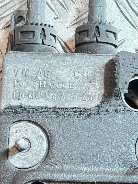 фото №9, Домкрат изменения коробка передач audi a3 s3 a3 8p 1k0711061b