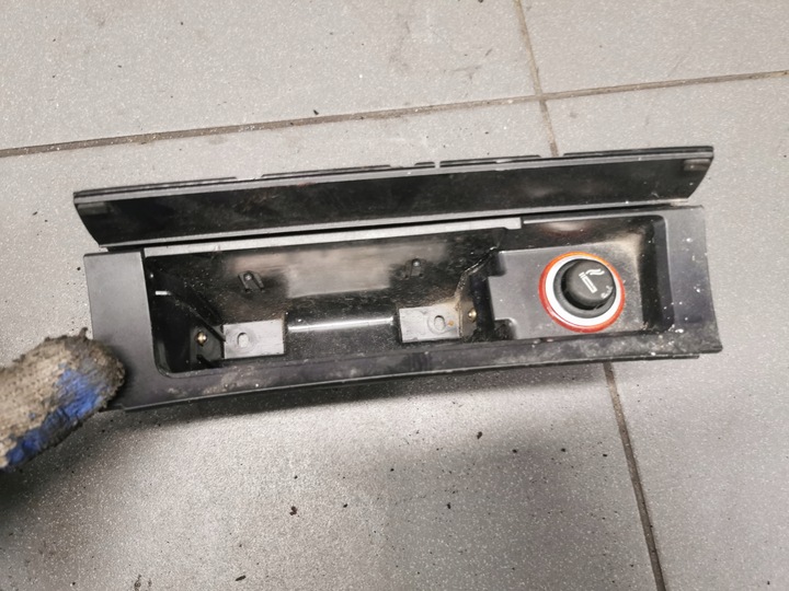 фото №5, Попільничка перед vw passat b6 3c0863284a