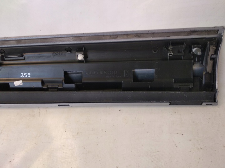 фото №13, Audi q3 8u0 планка дверь правая перед красивая