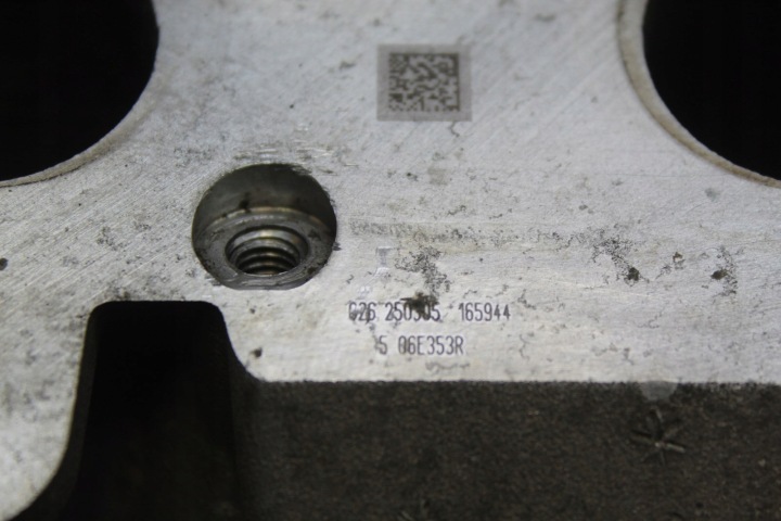 фото №15, Головка левая audi a6 c6 a4 b7 vw 2.4 b bdw 06e103373d