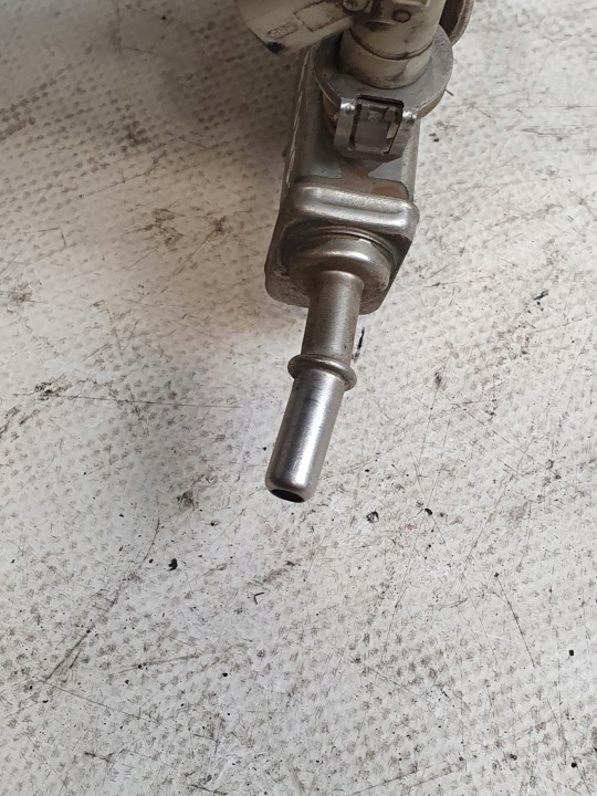 фото №9, Топливная рейка oem номер 4m5g-9d280-fb mazda 5 1.8b 05r.