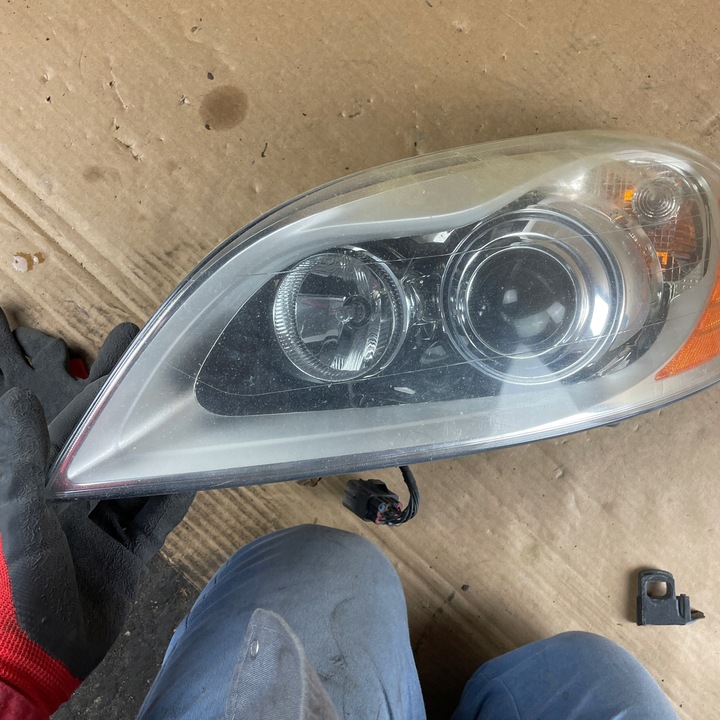 фото №13, Volvo xc60 i 08-13 ксенон 30763135 лампа передняя перед левая + крепление