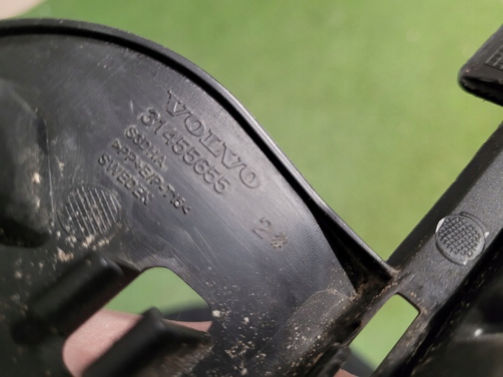 фото №7, Volvo s60 v60 решітка середня бампера 31455655