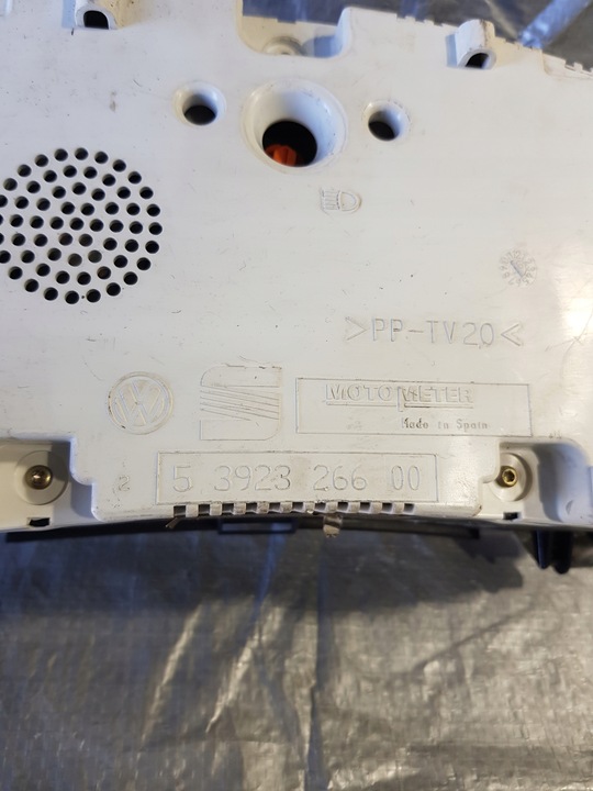 фото №7, Спидометр volkswagen polo 6n 1.0b 6n0919860r