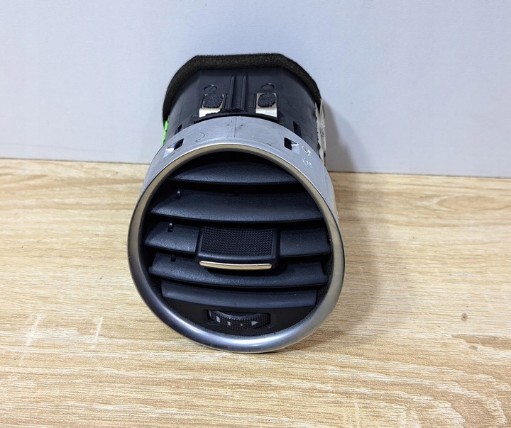 фото №1, Seat exeo a4 b8 решётка воздуховод 8h0820902d