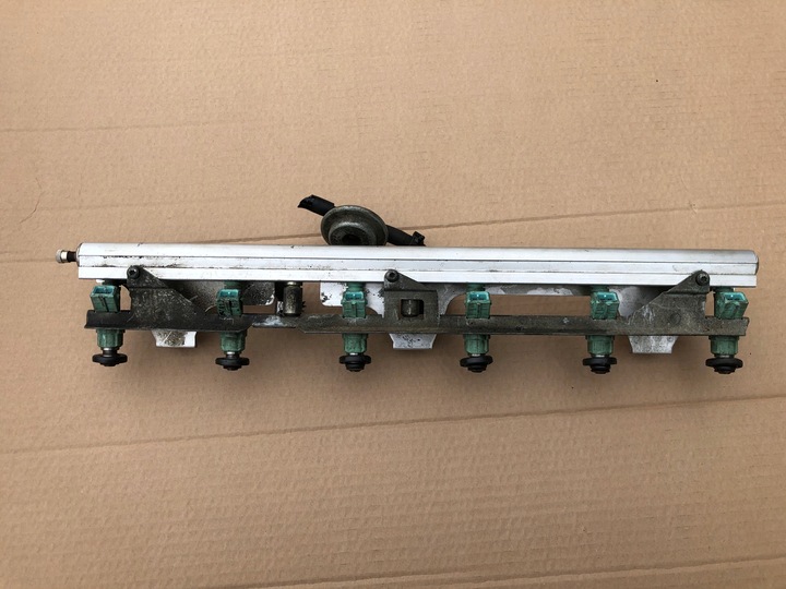 фото №1, Планка впрыскивающий форсунки volvo 960 3.0 0280155733