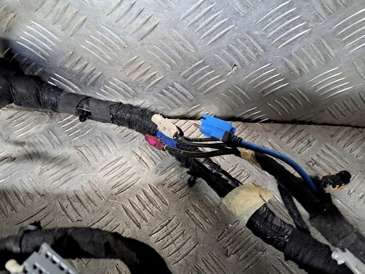 фото №6, Ford focus mk4 st-line 2019 r 2.0 ecoblue механическая коробка передач установка консоли sync3