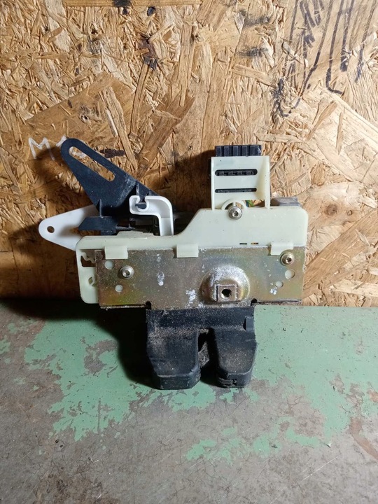 фото №1, Volvo v70 ii 00-04 2.4d замок крышки багажника 7546-25