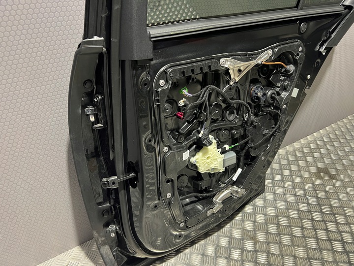 фото №14, Комплектні двері праві зад задні скло mercedes e-klasa w214 2023- sedan