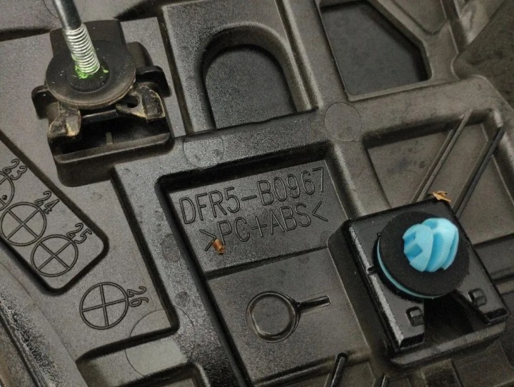фото №13, Спойлер крышки багажника mazda dfr5b0967 2.0l электрический 105kw 2023