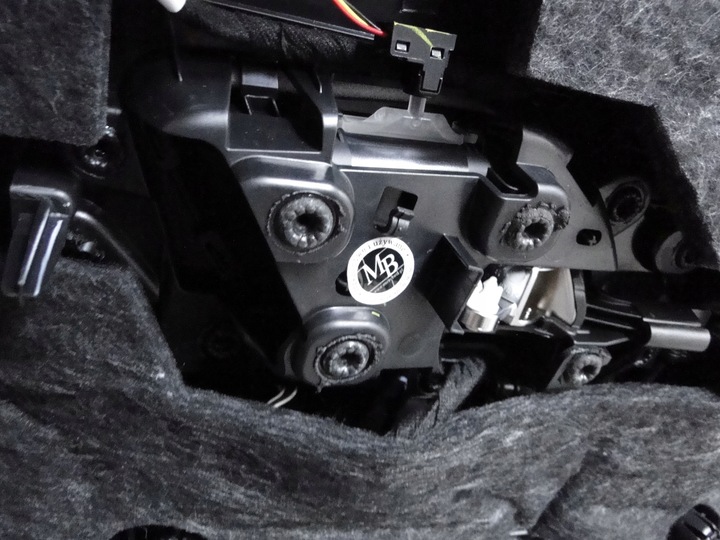 фото №9, Mercedes glb x247 247 обивка боковина дверь задние левая красная nić