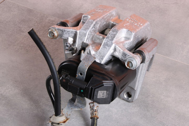 фото №8, Bmw g20 g21 g22 g26 g42 суппорт тормозной левый задний 42/330/20 8836841 8 km!